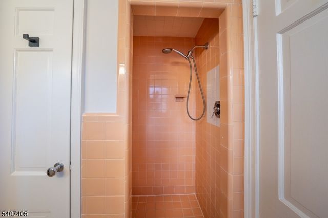 16 Walnut Ct, South Orange Village Twp., NJ 07079