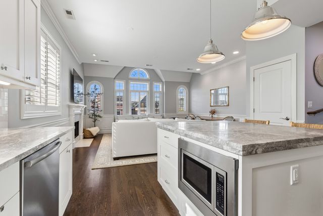 2743 N Lakewood Avenue 3, Chicago, IL 60614