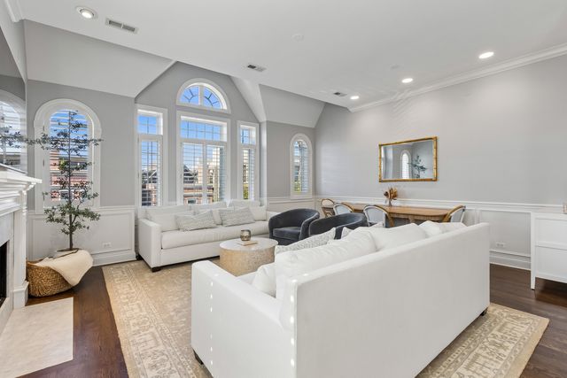 2743 N Lakewood Avenue 3, Chicago, IL 60614