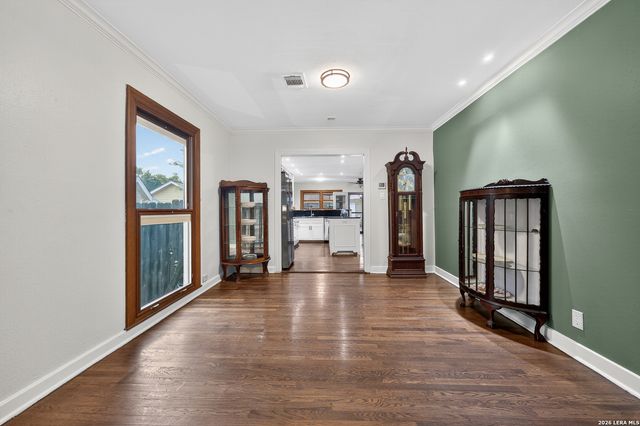 135 Corona Ave, Alamo Heights, TX 78209