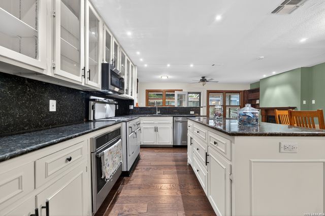 135 Corona Ave, Alamo Heights, TX 78209