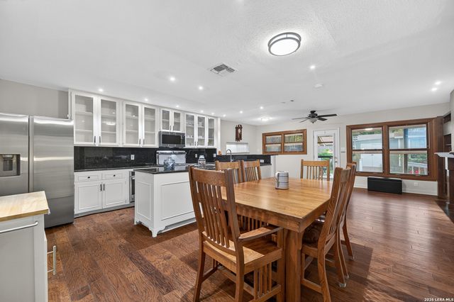 135 Corona Ave, Alamo Heights, TX 78209