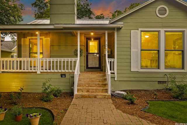 135 Corona Ave, Alamo Heights, TX 78209
