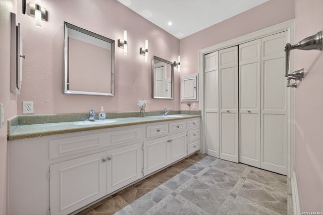 135 Corona Ave, Alamo Heights, TX 78209