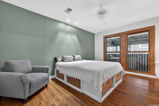 135 Corona Ave, Alamo Heights, TX 78209