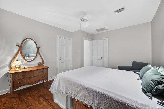 135 Corona Ave, Alamo Heights, TX 78209