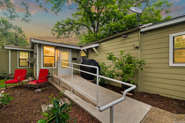 135 Corona Ave, Alamo Heights, TX 78209