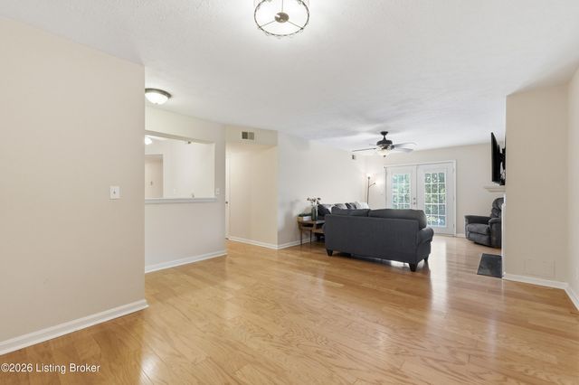 113 La Fontenay Ct, Louisville, KY 40223