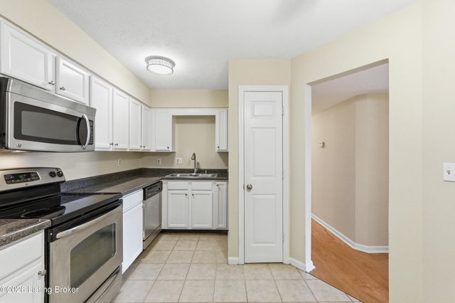 113 La Fontenay Ct, Louisville, KY 40223