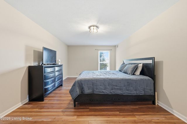 113 La Fontenay Ct, Louisville, KY 40223
