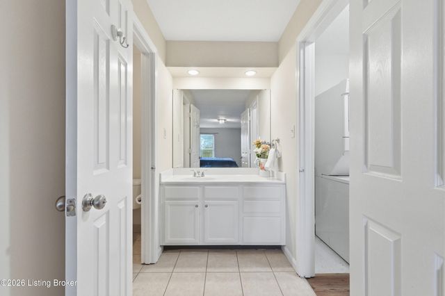 113 La Fontenay Ct, Louisville, KY 40223