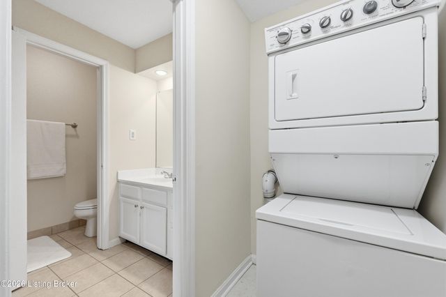 113 La Fontenay Ct, Louisville, KY 40223