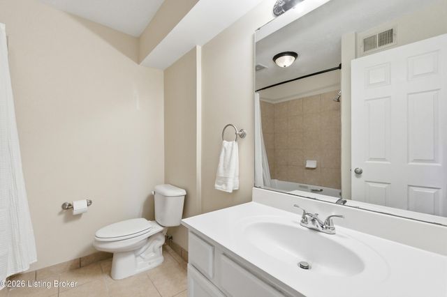 113 La Fontenay Ct, Louisville, KY 40223
