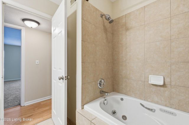 113 La Fontenay Ct, Louisville, KY 40223