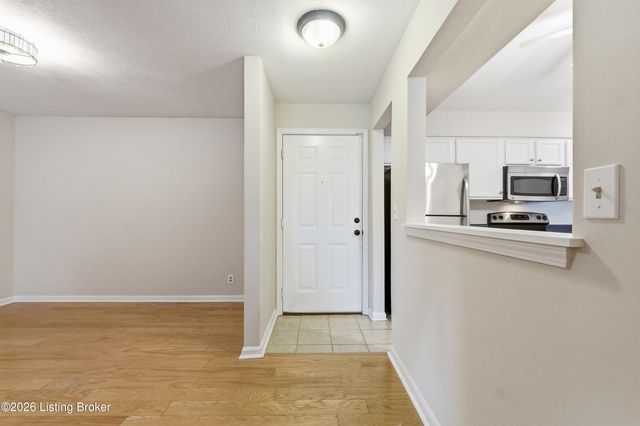 113 La Fontenay Ct, Louisville, KY 40223