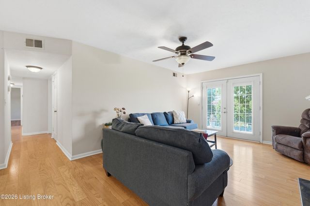 113 La Fontenay Ct, Louisville, KY 40223