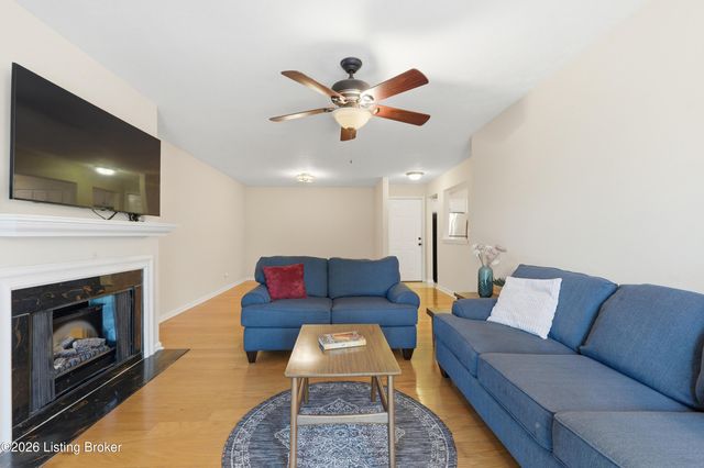 113 La Fontenay Ct, Louisville, KY 40223