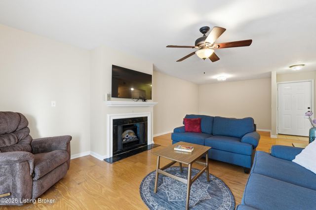 113 La Fontenay Ct, Louisville, KY 40223