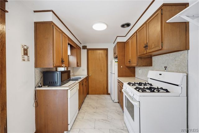 2820 Bell Drive, Hamburg, NY 14075