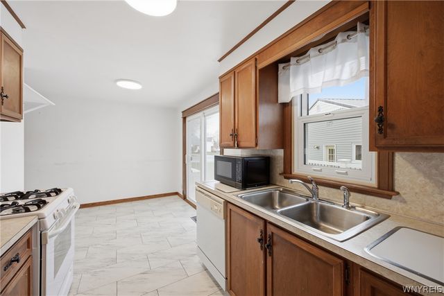 2820 Bell Drive, Hamburg, NY 14075