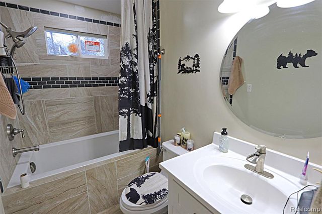 15093 Lyons Street, Livonia, MI 48154