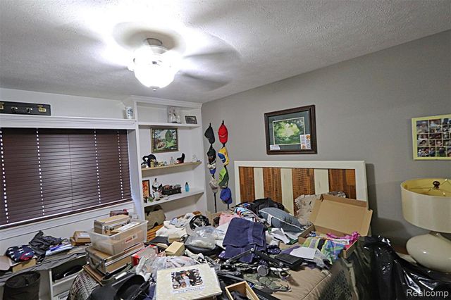 15093 Lyons Street, Livonia, MI 48154