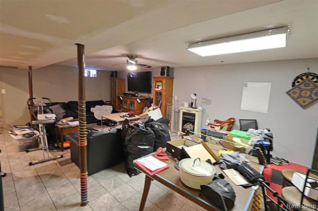 15093 Lyons Street, Livonia, MI 48154