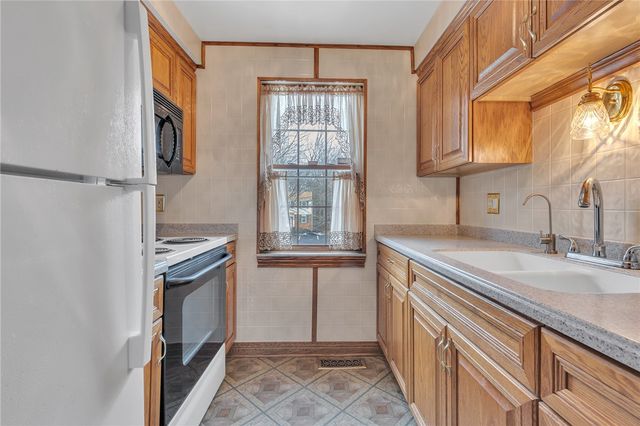 319 Bellford Ct, Cranberry Twp, PA 16066