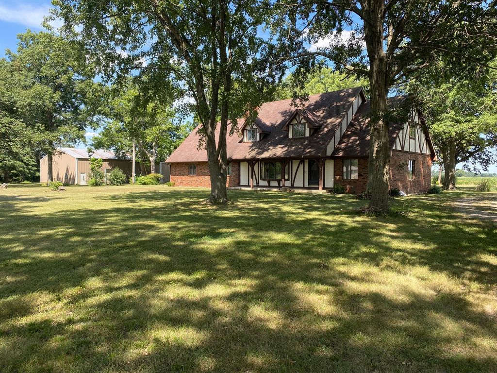 Image 2 of property listing at 1924 Zion Hill Road, Centralia, IL 62801