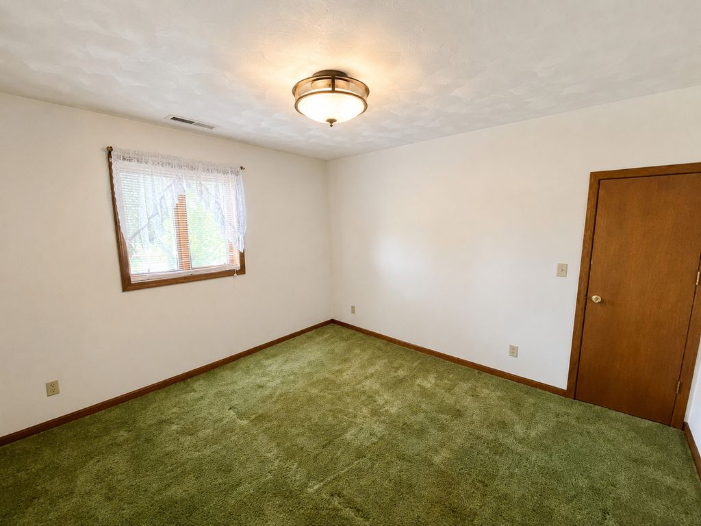 Image 12 of property listing at 1924 Zion Hill Road, Centralia, IL 62801