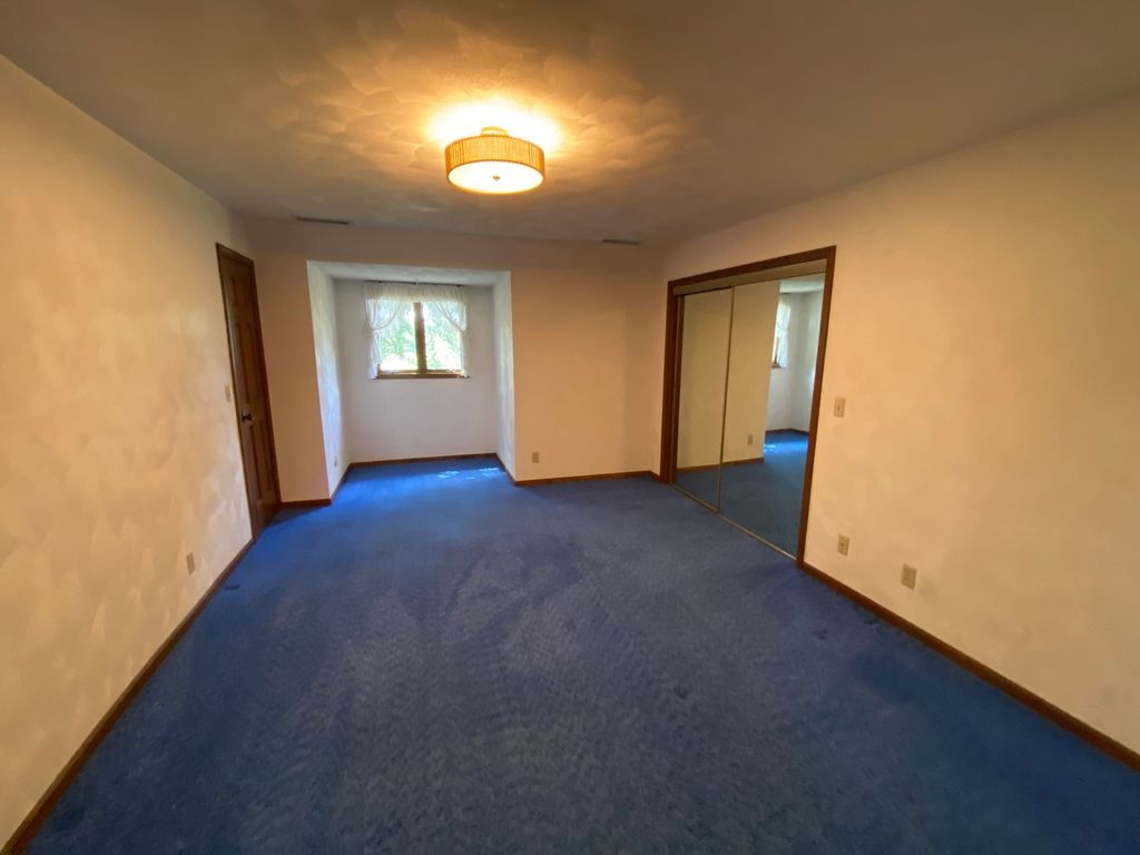 Image 13 of property listing at 1924 Zion Hill Road, Centralia, IL 62801