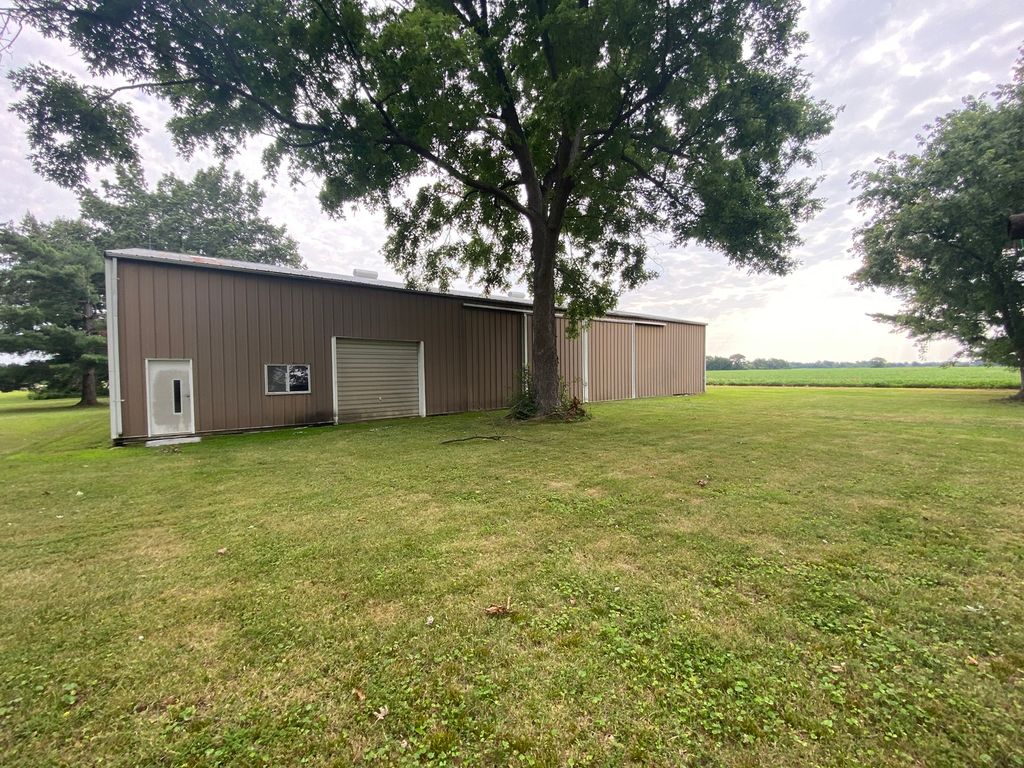 Image 21 of property listing at 1924 Zion Hill Road, Centralia, IL 62801