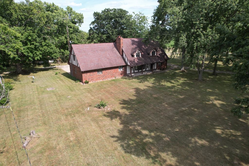 Image 26 of property listing at 1924 Zion Hill Road, Centralia, IL 62801