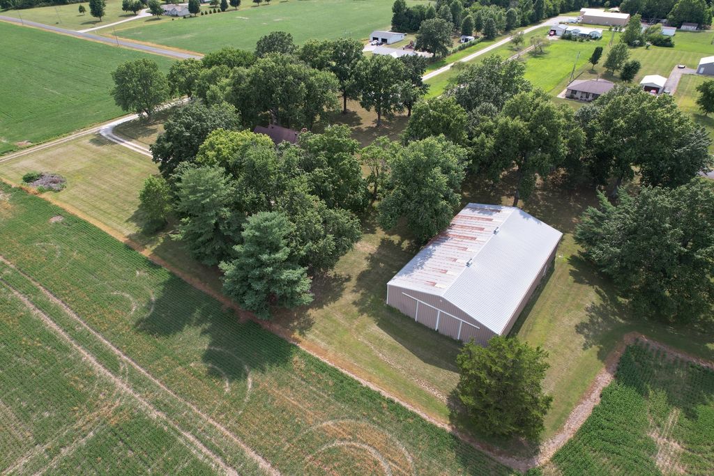 Image 27 of property listing at 1924 Zion Hill Road, Centralia, IL 62801