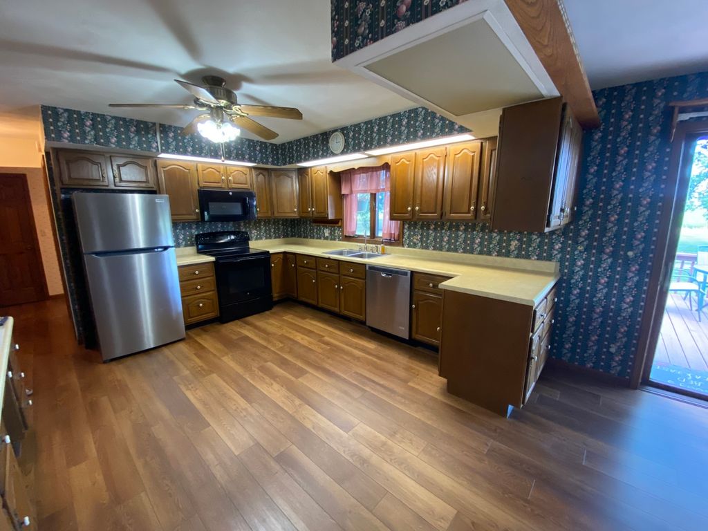 Image 5 of property listing at 1924 Zion Hill Road, Centralia, IL 62801