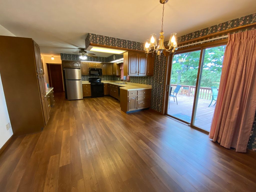 Image 6 of property listing at 1924 Zion Hill Road, Centralia, IL 62801