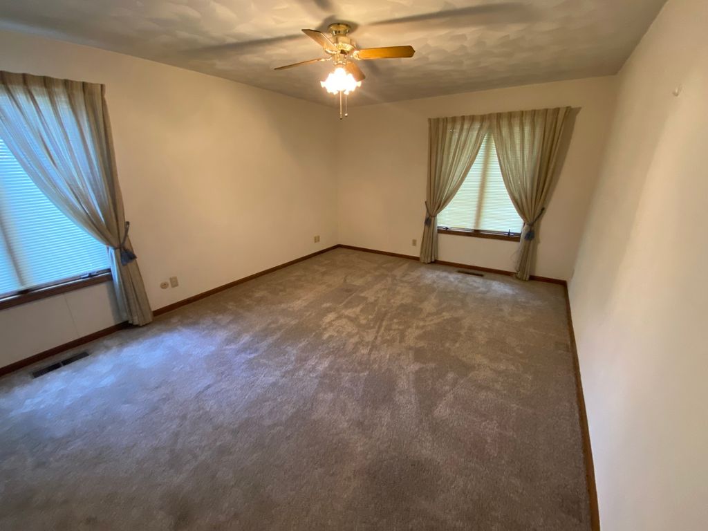 Image 7 of property listing at 1924 Zion Hill Road, Centralia, IL 62801