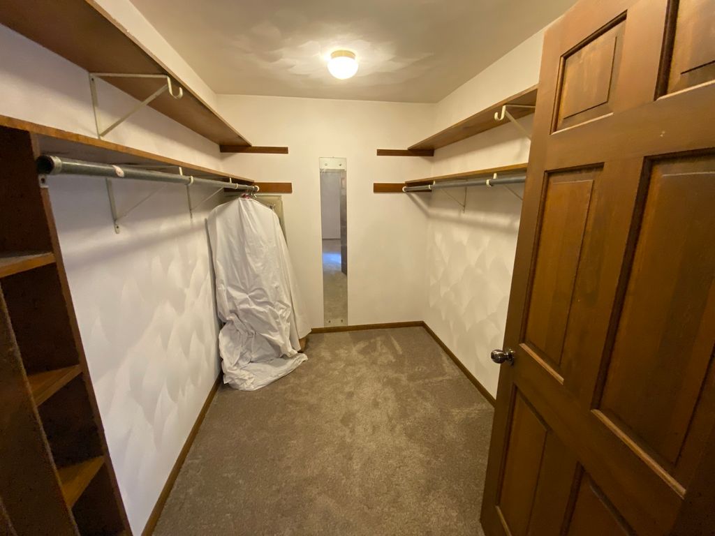 Image 8 of property listing at 1924 Zion Hill Road, Centralia, IL 62801