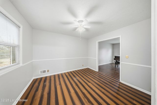 6802 Chepstow Ct, Louisville, KY 40207