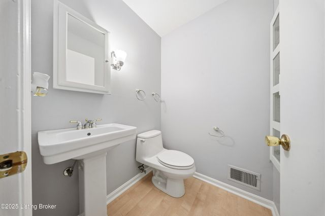 6802 Chepstow Ct, Louisville, KY 40207