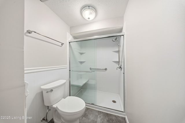 6802 Chepstow Ct, Louisville, KY 40207