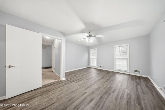 6802 Chepstow Ct, Louisville, KY 40207