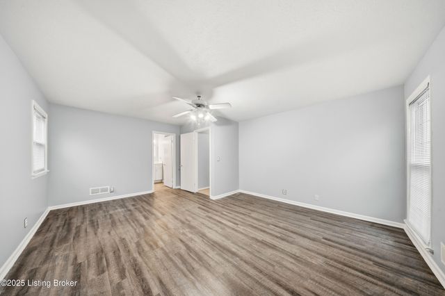 6802 Chepstow Ct, Louisville, KY 40207