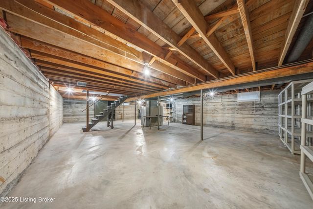 6802 Chepstow Ct, Louisville, KY 40207