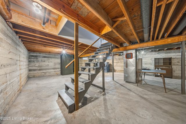 6802 Chepstow Ct, Louisville, KY 40207