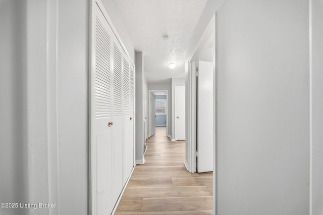 6802 Chepstow Ct, Louisville, KY 40207