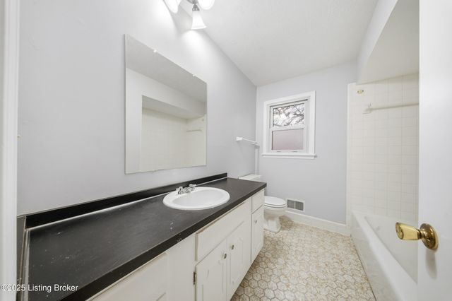 6802 Chepstow Ct, Louisville, KY 40207