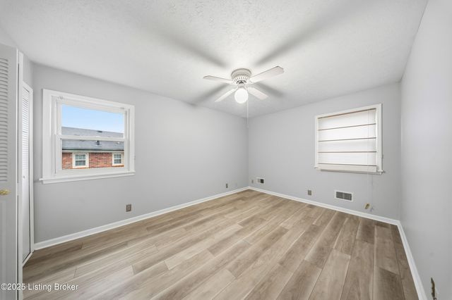 6802 Chepstow Ct, Louisville, KY 40207