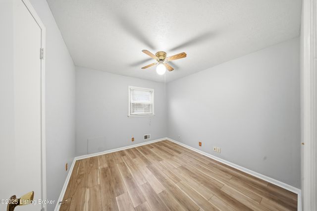 6802 Chepstow Ct, Louisville, KY 40207