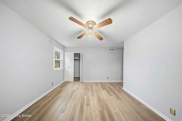 6802 Chepstow Ct, Louisville, KY 40207